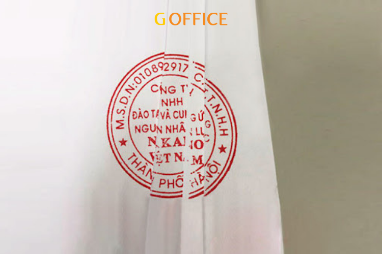 Đóng dấu giáp lai 
